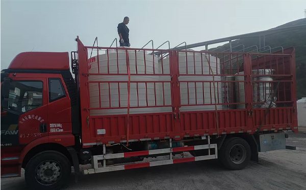 酒泉立式运输桶安排发货现场