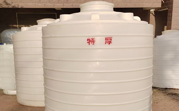 特厚酒泉塑料桶批量交付实录：强化结构应对严苛储运环境