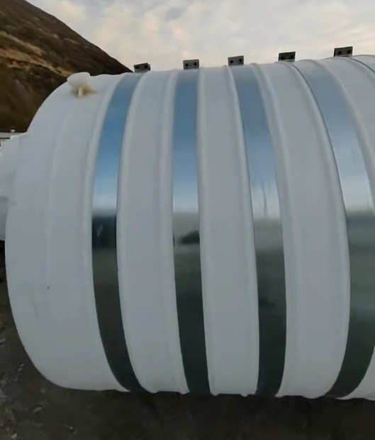 圆形酒泉塑料桶批量交付案例：结构稳定，适配多行业液体储运需求